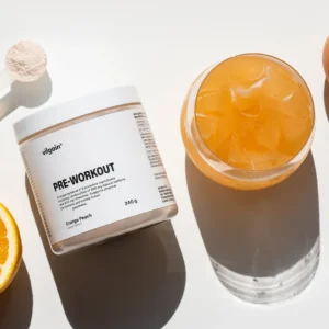 Pre-Workout przedtreningówka nowy smak pomarańcz-brzoskwinia⁠–⁠ mieszanka do przygotowania napoju z tauryną i L‑teaniną; kofeina pomaga poprawić czujność i koncentrację, przeznaczona do spożycia przed aktywnością fizyczną